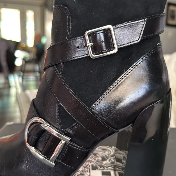 Vince Camuto Ankle Heel Boot💕 - Picture 5 of 9